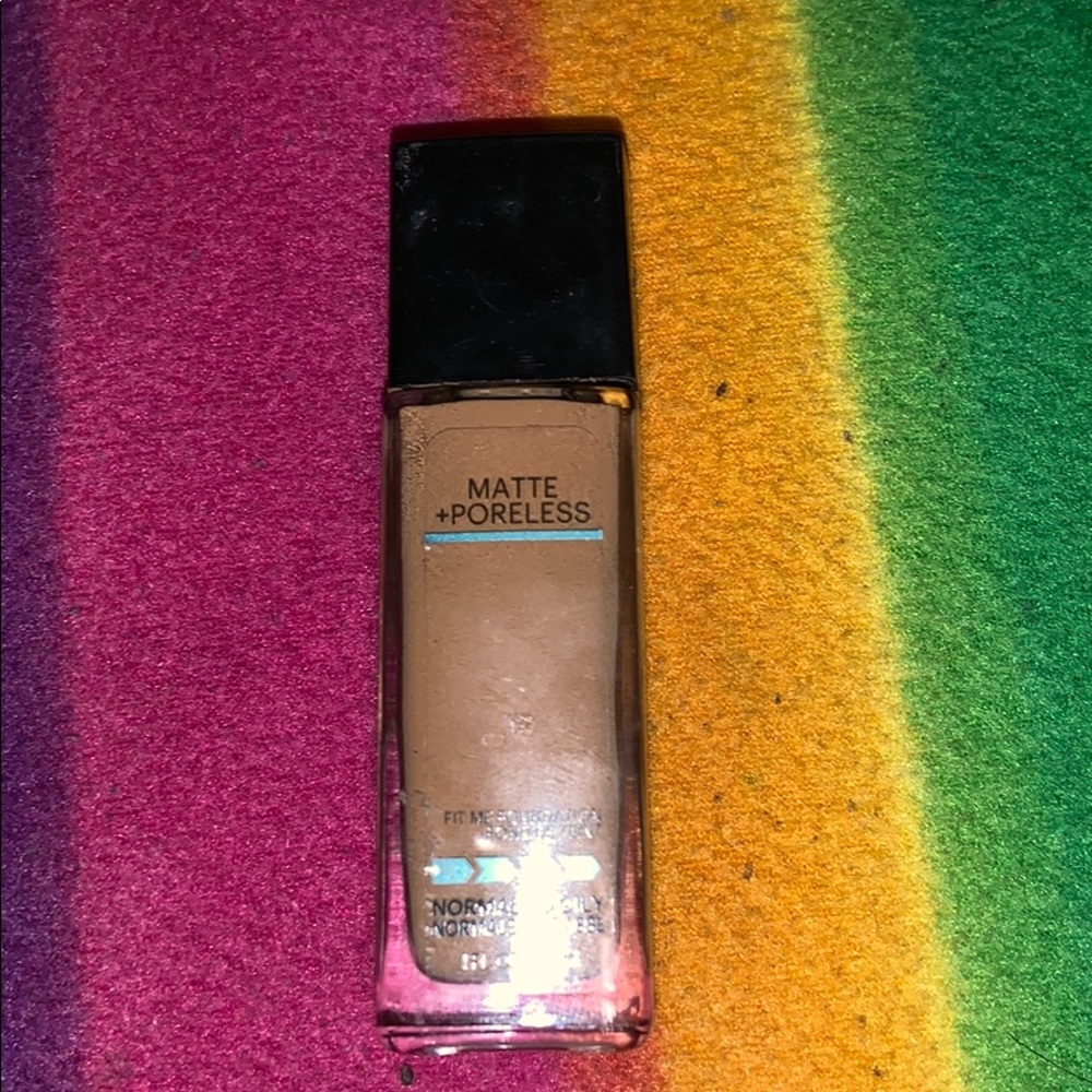 FIT ME FOUNDATION